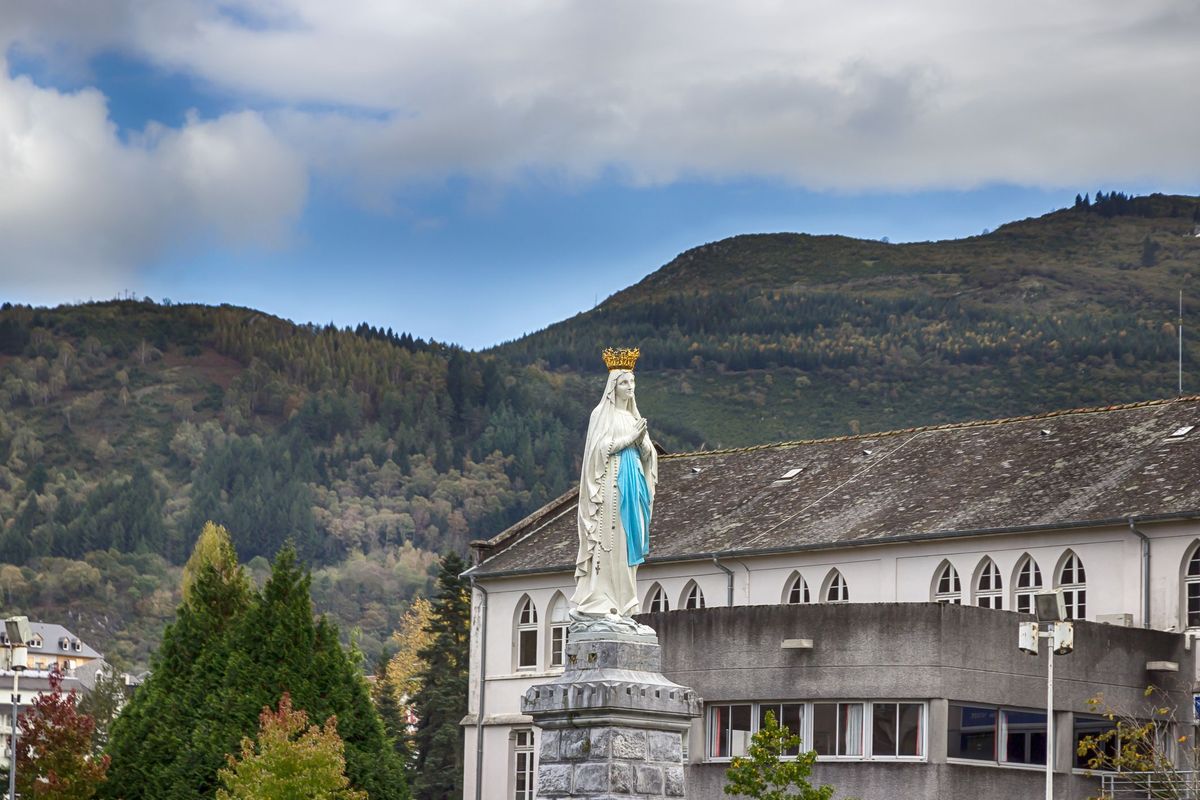 Bønn til jomfruen i Lourdes for å be om sykehelsen
