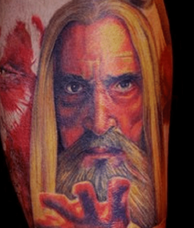 Tetování hold sir Cristophero Lee