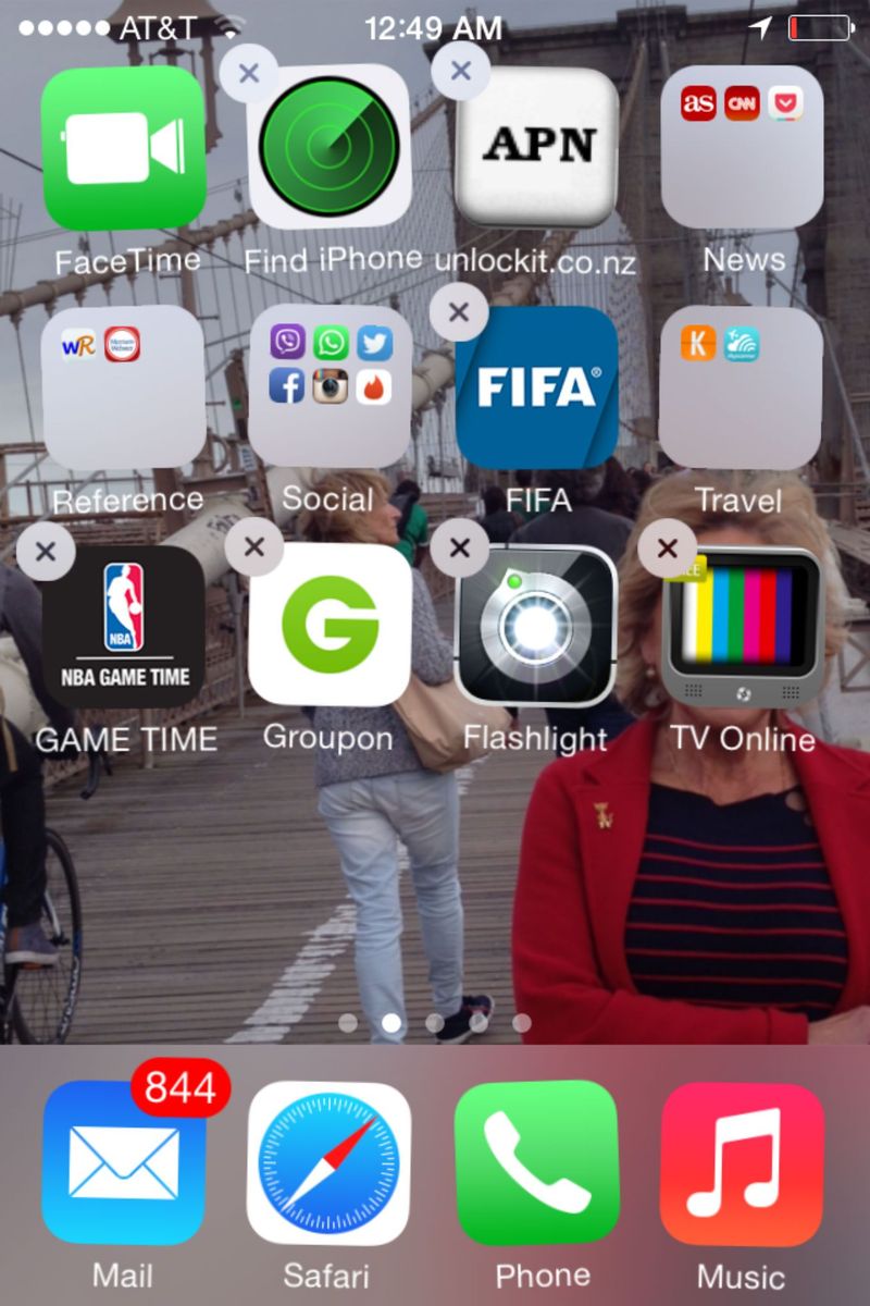 Come posso spostare le icone e organizzare la schermata Start del mio iPhone
