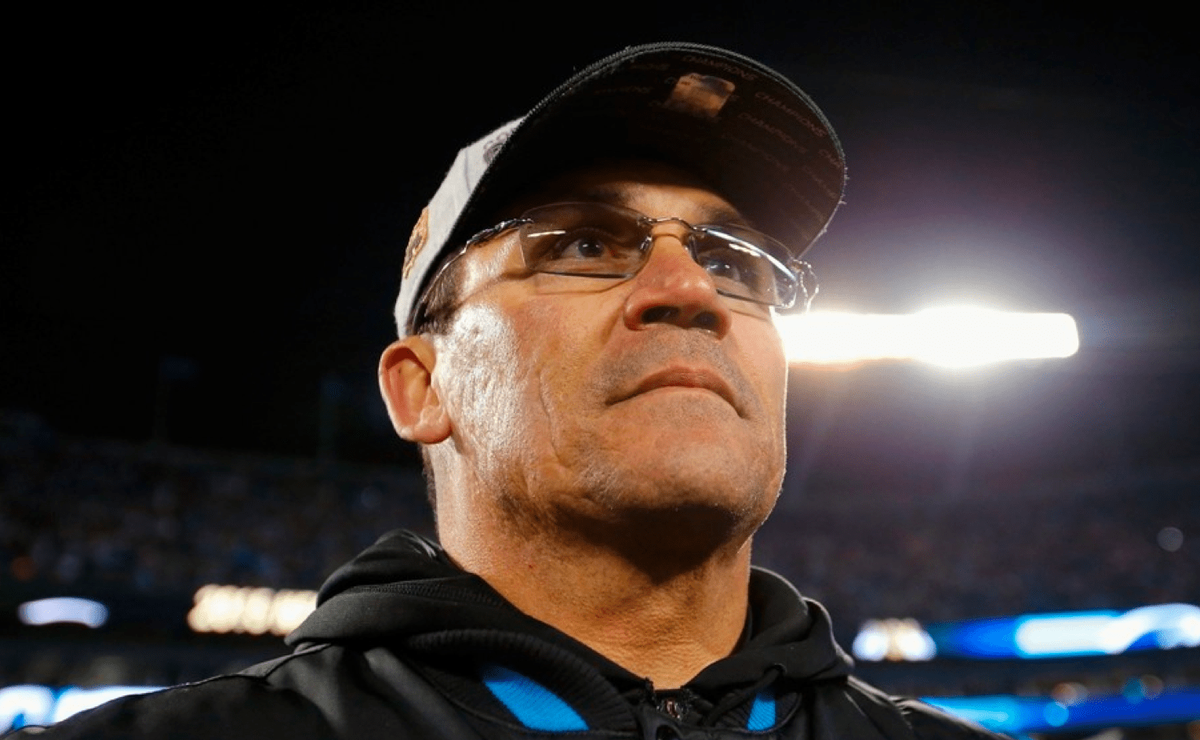 Ron Rivera, "Panthers" "treneris", grįžta į istoriją NFL