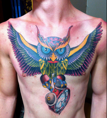 Bedeutung der Tattoos von Eulen, Flügeln, Engeln und Schwalben