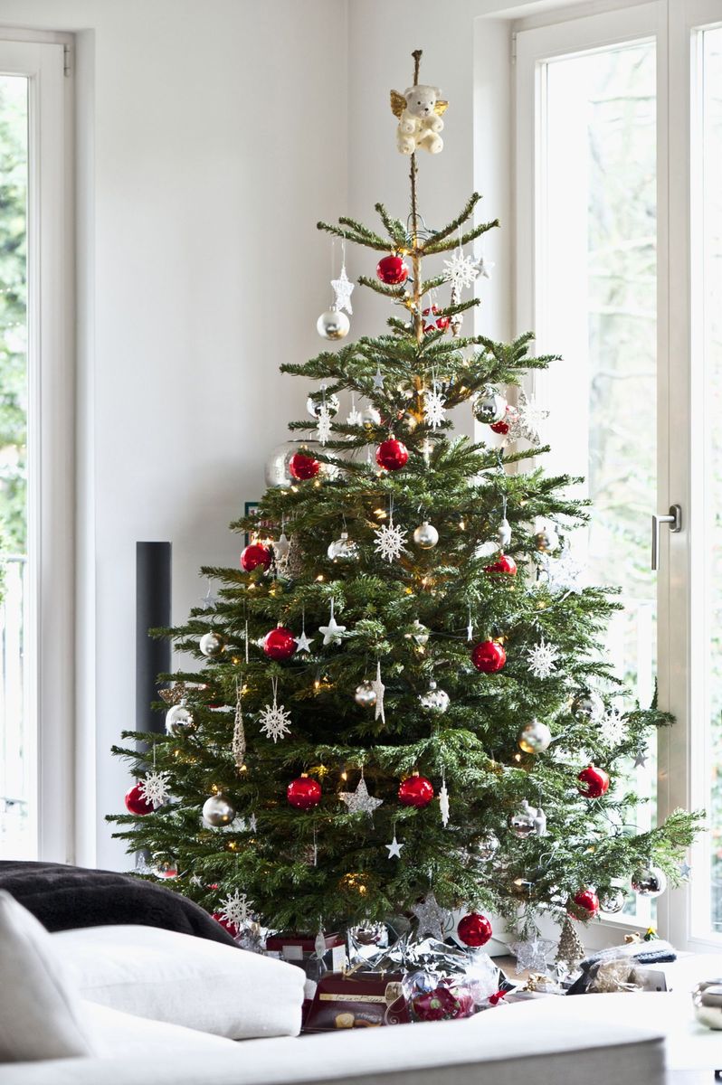 Alles, was Sie wissen müssen, um Ihren Weihnachtsbaum zu dekorieren